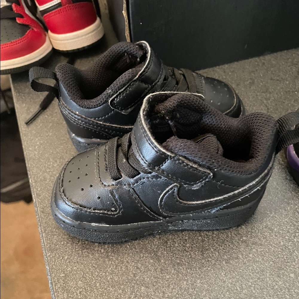 Black high top forces size 4c